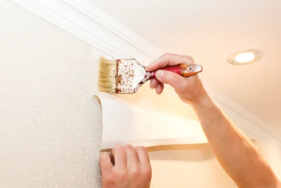 Pose de papier peint à Sécheras — revêtements muraux et toiles de verre